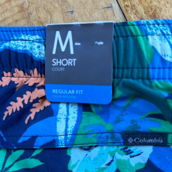 Women’s Columbia Shorts Regular Fit - Picture 2 of 4